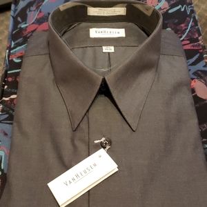 Mens long-sleeved dress shirt